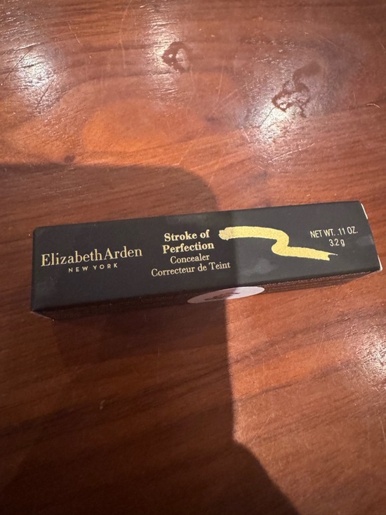 Elizabeth Arden Other - Elizabeth Arden Stroke of Perfection Concealer - Black and Gold Packaging